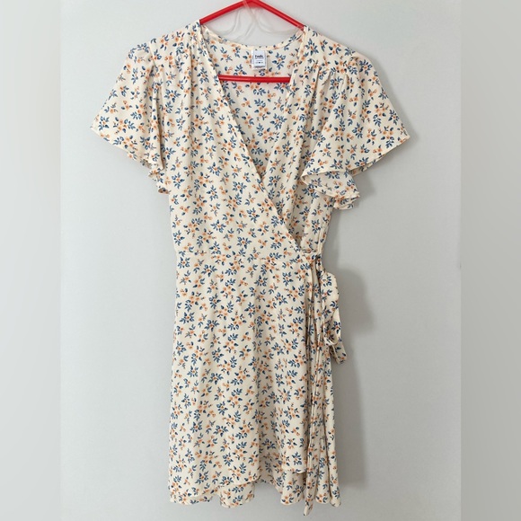 Summer Wrap Dress 🌸 - Picture 1 of 6